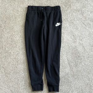 Girls used Nike joggers size medium